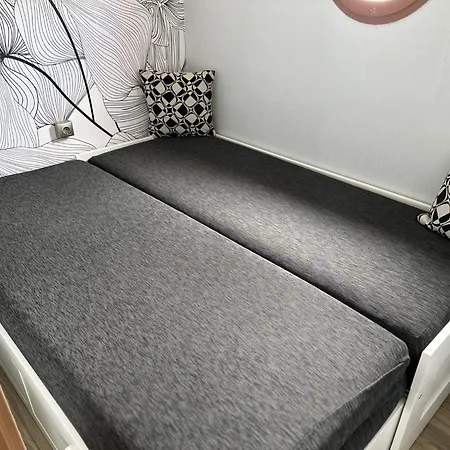 Lilla Privát Lakóhajó *