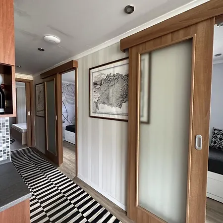 Lilla Privát Lakóhajó Úszó hotel