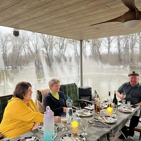 Lilla Privát Lakóhajó