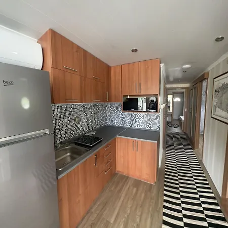 Lilla Privát Lakóhajó Úszó hotel Tokaj