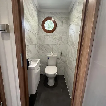 Lilla Privát Lakóhajó Úszó hotel *