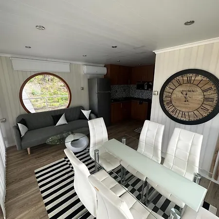 Lilla Privát Lakóhajó